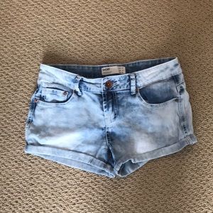 Bleach wash jean shorts from Cotton On